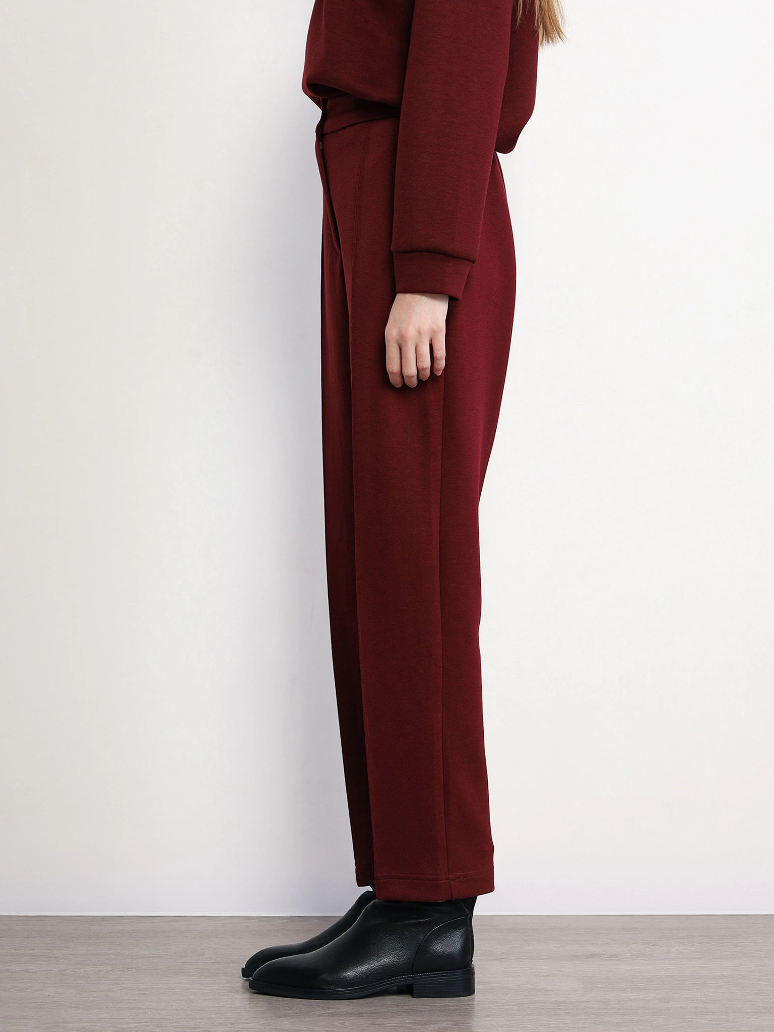 Брюки трикотажные бордового цвета с эластичным поясом